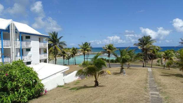 Tres Bel Appartement Avec Vue Mer, Acces Direct A La Plage Et Piscine Surveillee Saint-Francois  Exterior foto